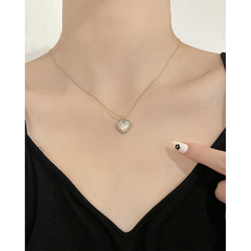Collana con ciondolo di opale