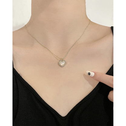 Collana con ciondolo di opale