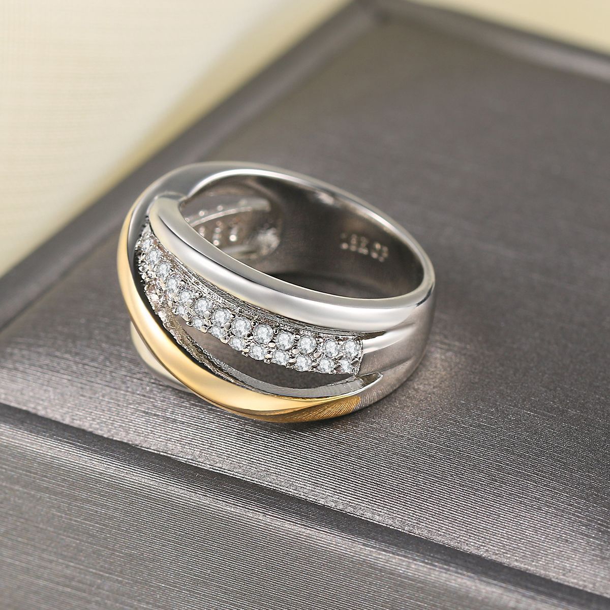 Anello bicolore zircone