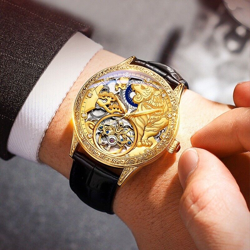 Orologio meccanico con quadrante in rilievo