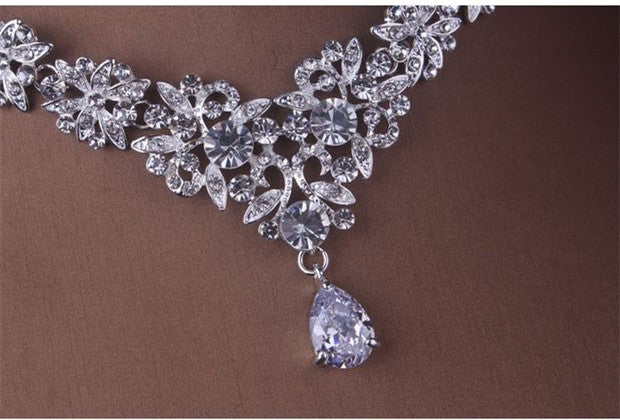Collana e orecchini corona zircone