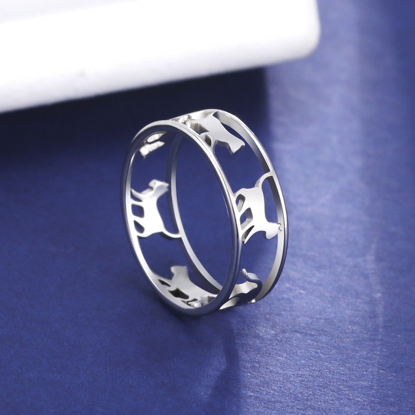 Anello titanio geometrico tagliato