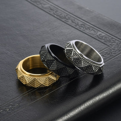 Anello uomo con piramide