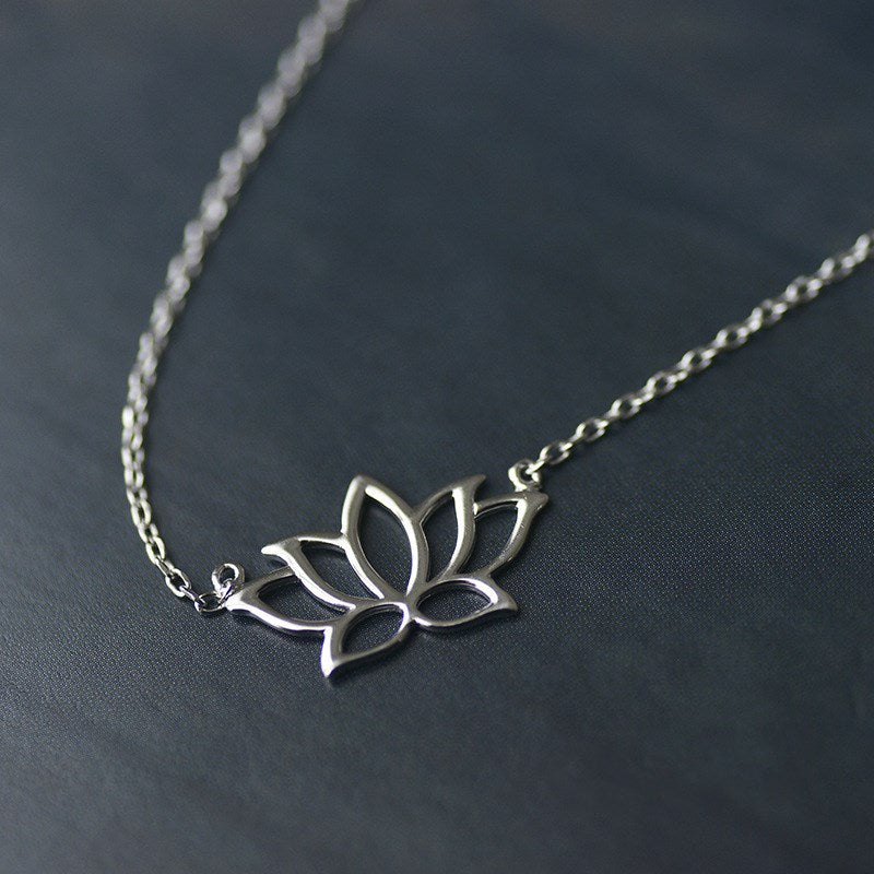 Collana loto traforata