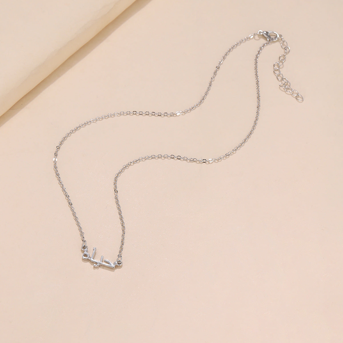 Collana con lettera araba