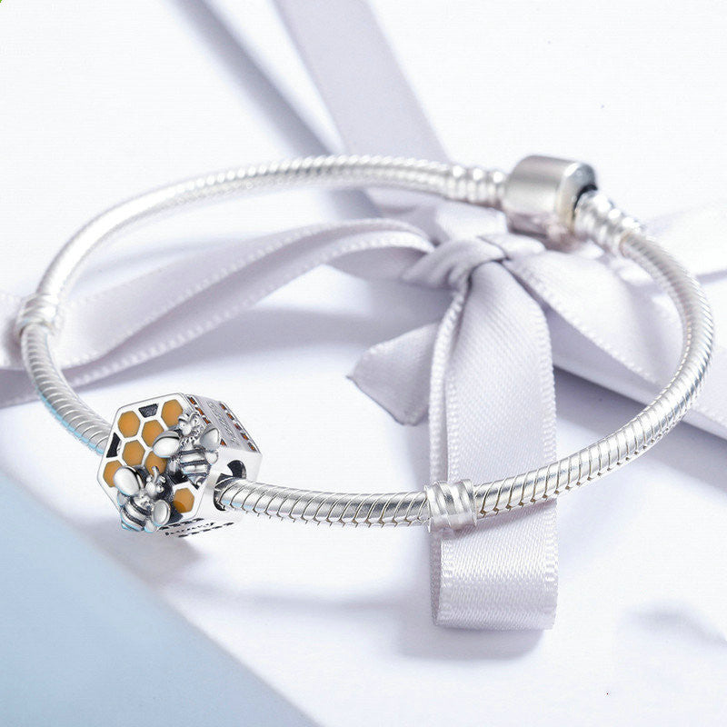 Charm favo