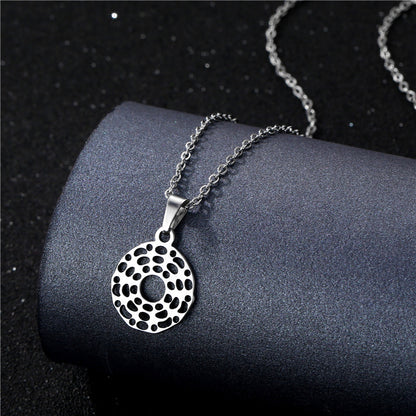 Collana geometrica traforata in acciaio inossidabile