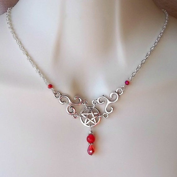 Collana gotica goccia
