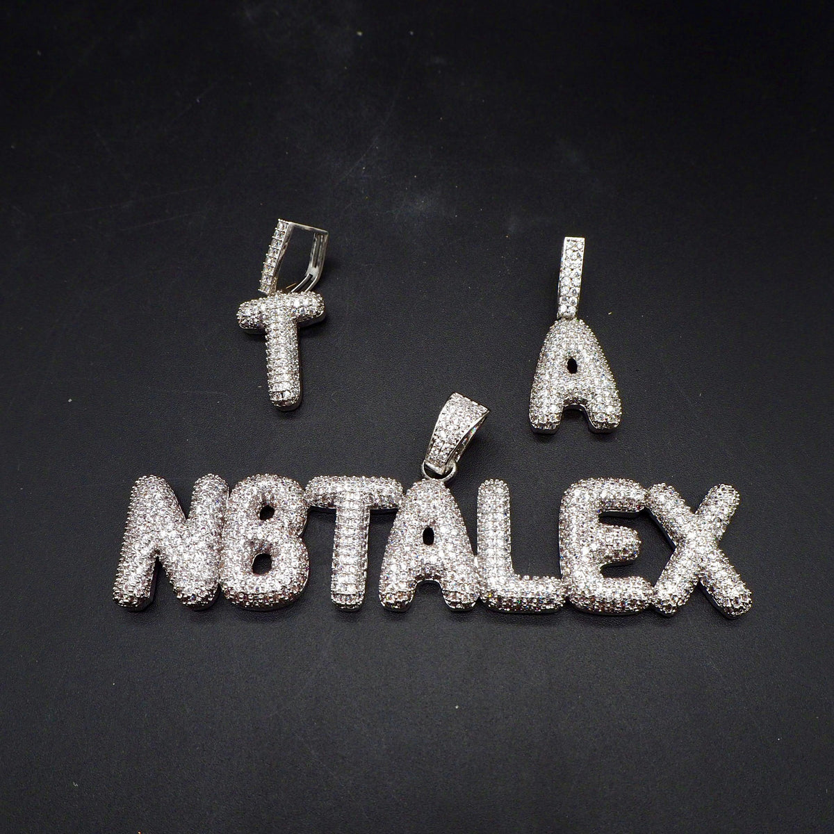 Collana lettera