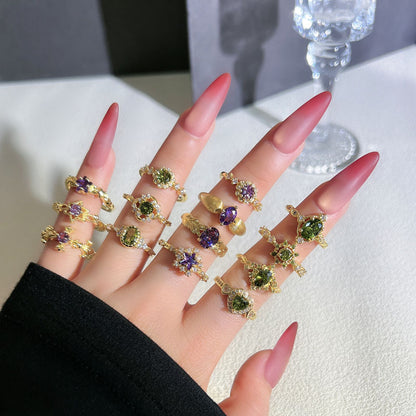 Anello con pietre multicolore