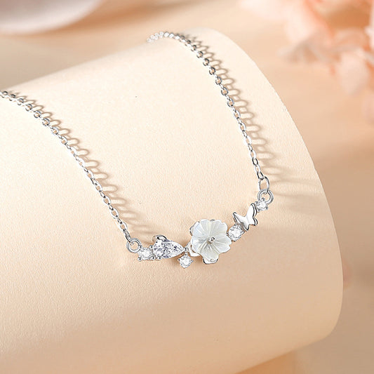 Collana farfalla e fiore floreale