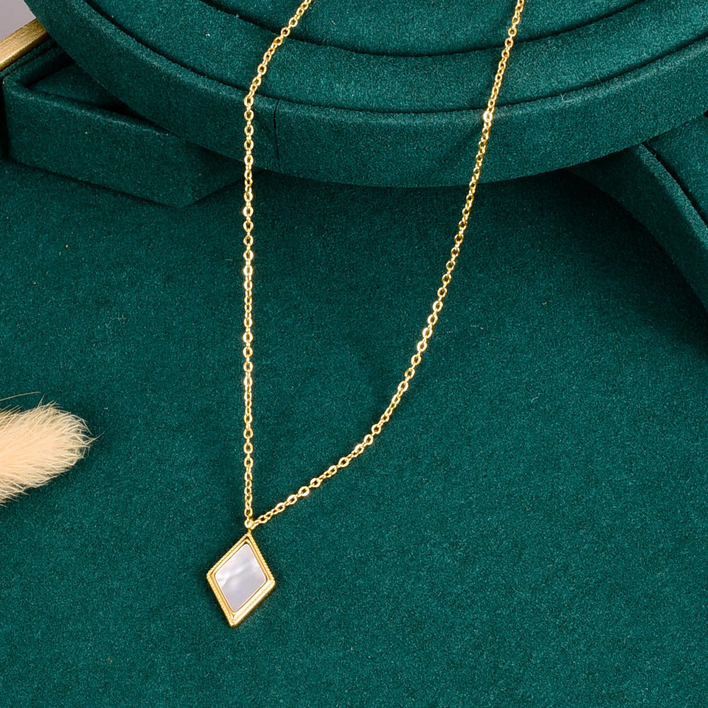 Collana geometrica da donna