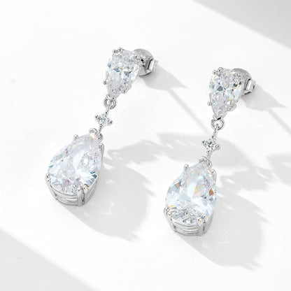 Orecchini goccia argento con zirconi