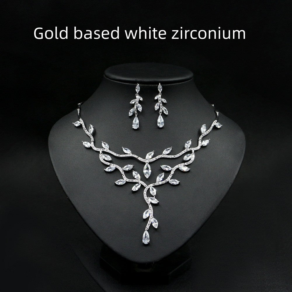 Collana di zirconi