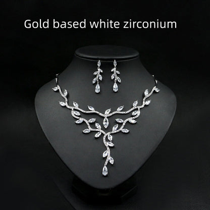 Collana di zirconi