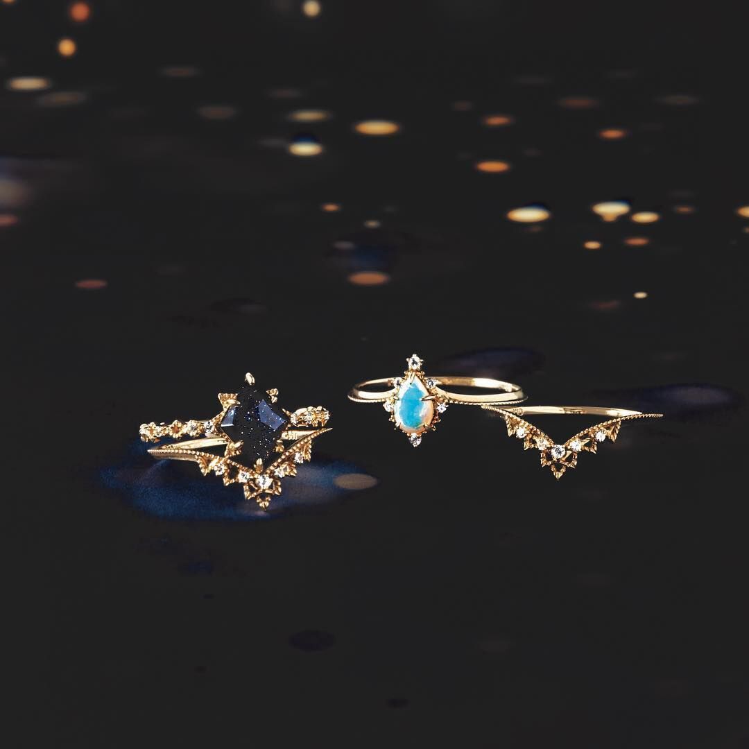 Anello pietre blu e opale