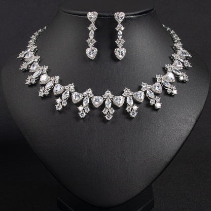 Collana e orecchini da donna