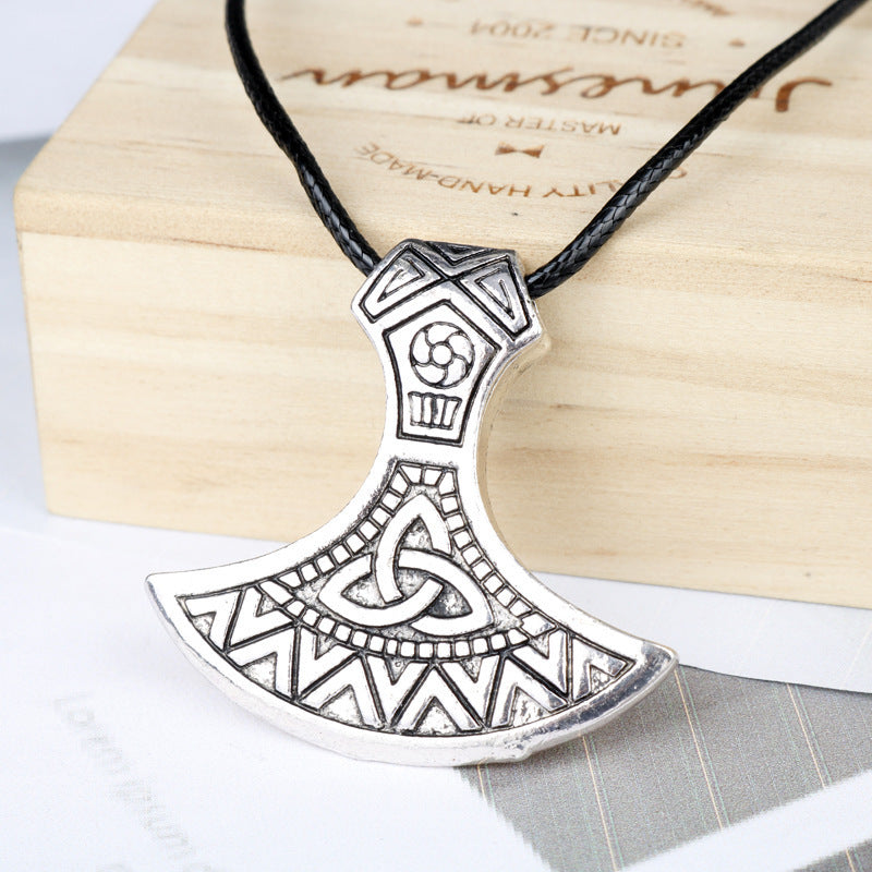 Collana con ascia vichinga