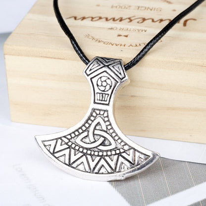 Collana con ascia vichinga