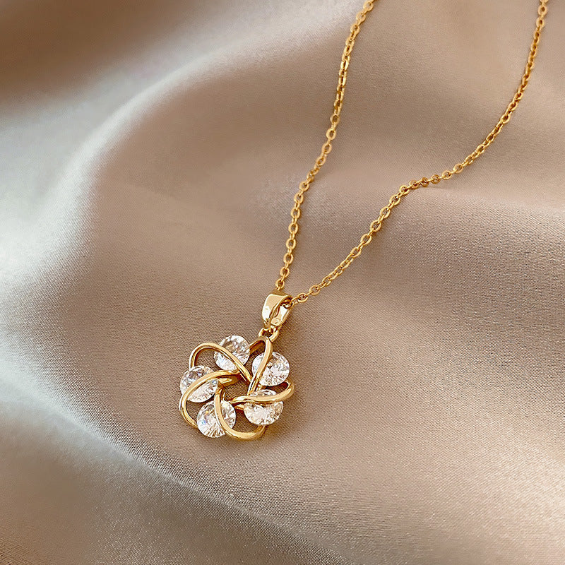 Collana fiore geometrico titanio