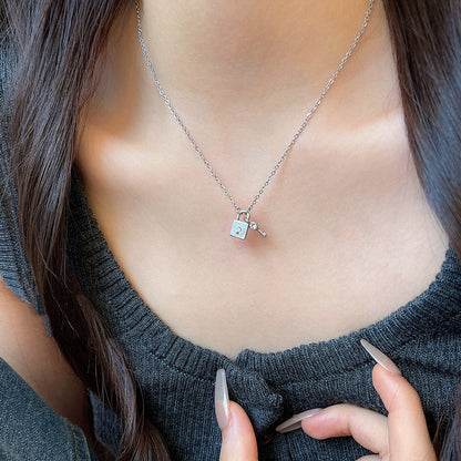 Collana con lucchetto in titanio acciaio