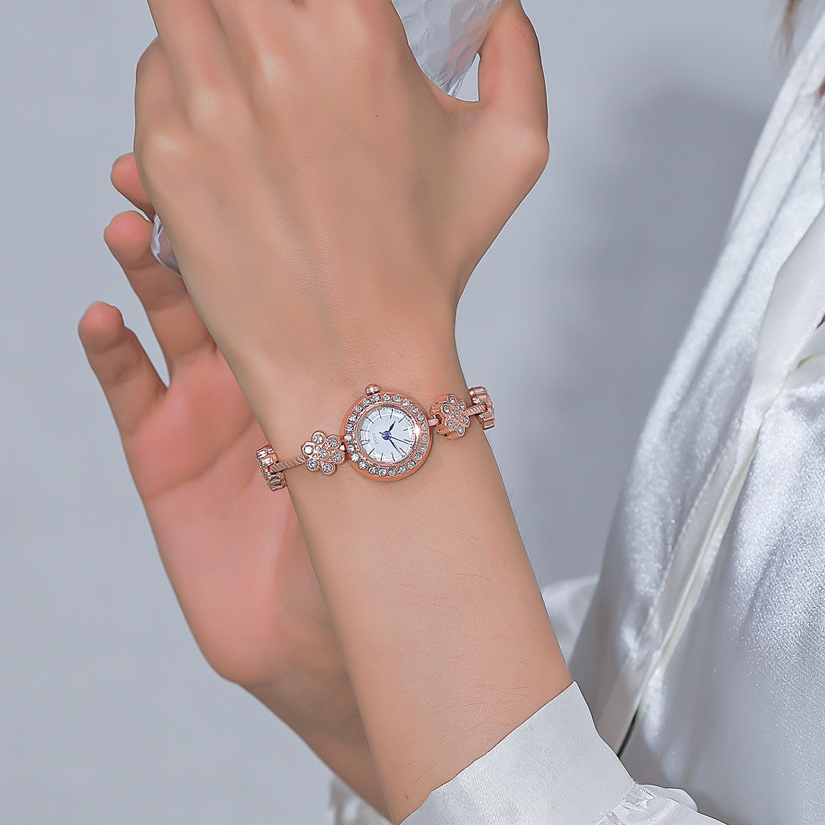 Orologio da donna con diamanti bracciale