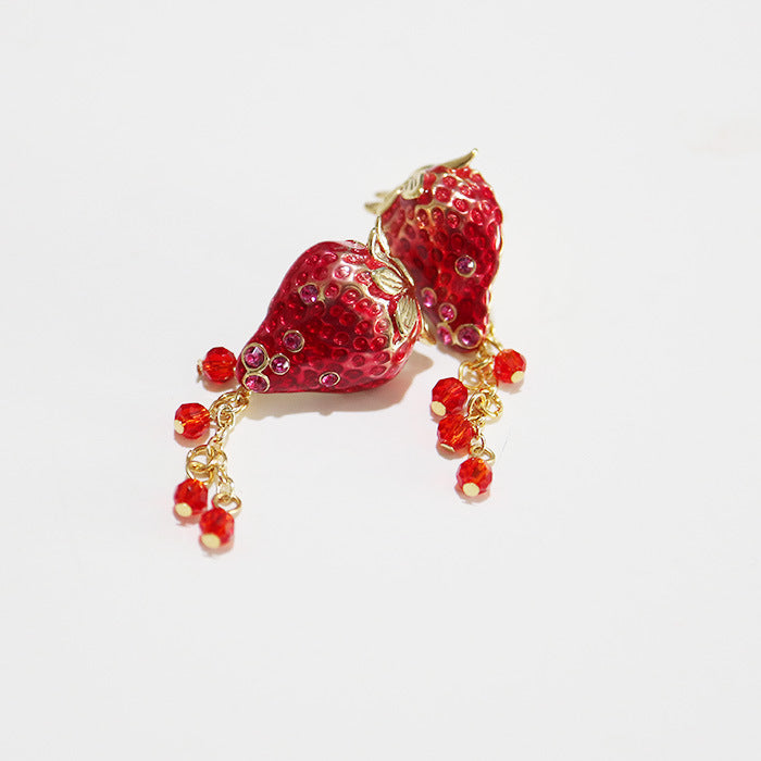 Orecchini fragola smaltati con nappa