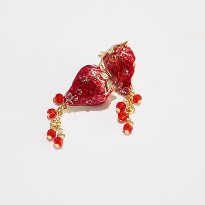 Orecchini fragola smaltati con nappa