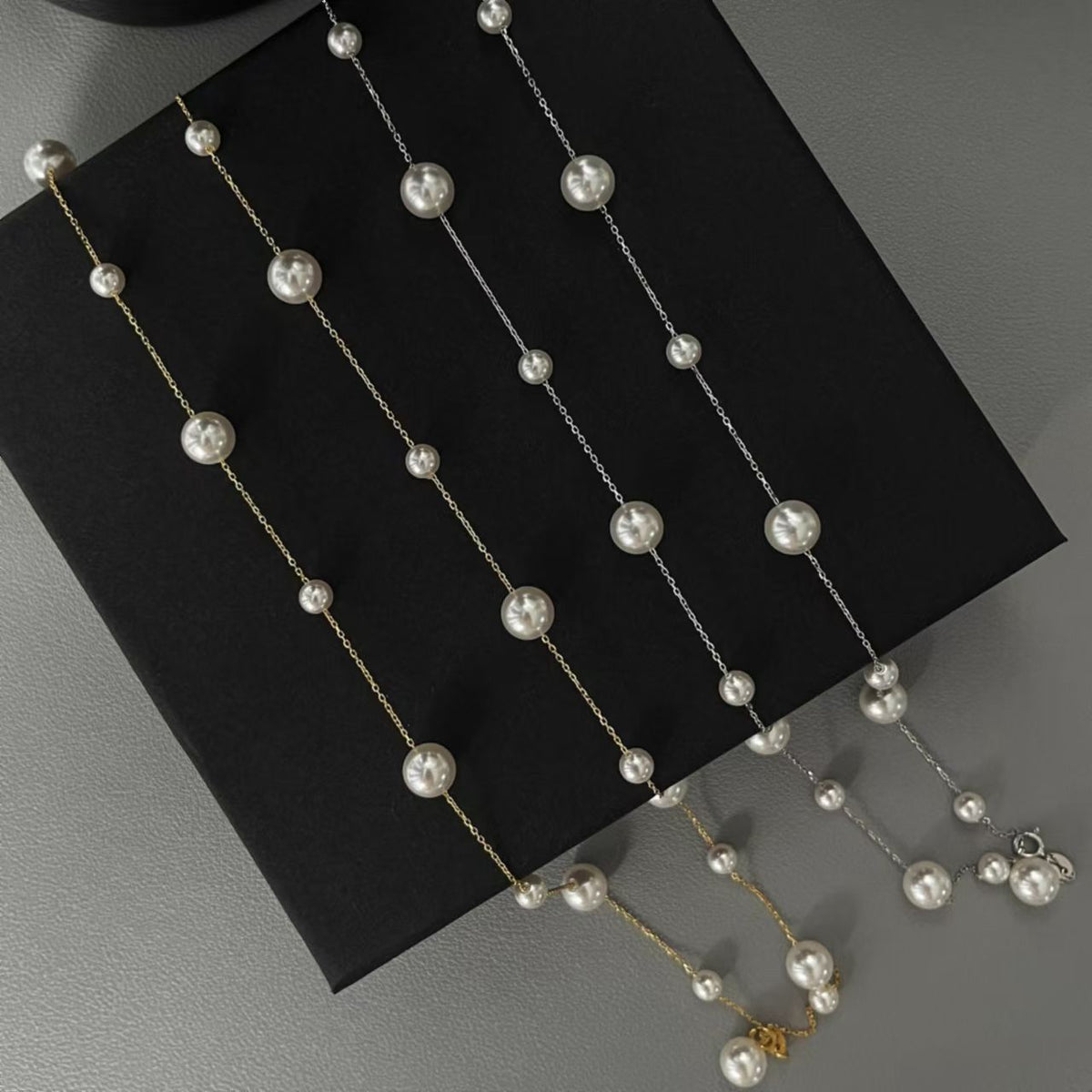 Collana lunga con perle