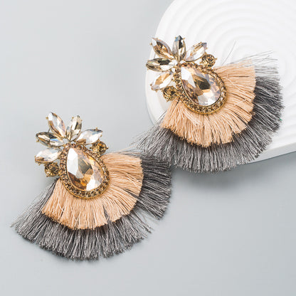 Orecchini boho con nappa e strass