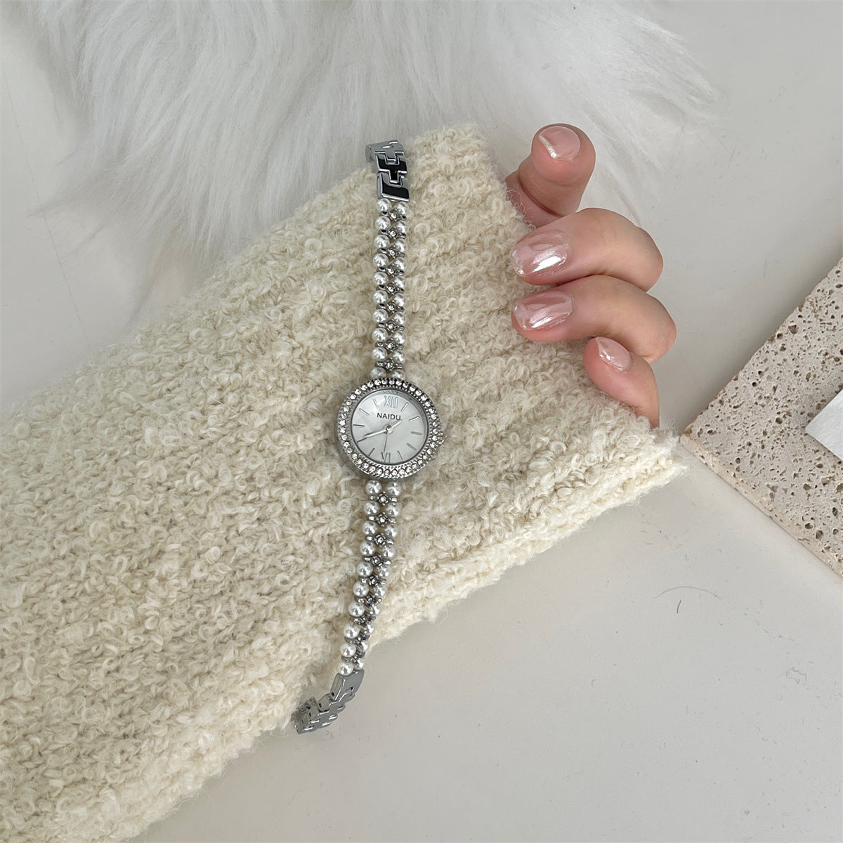 Orologio bracciale con perle classico