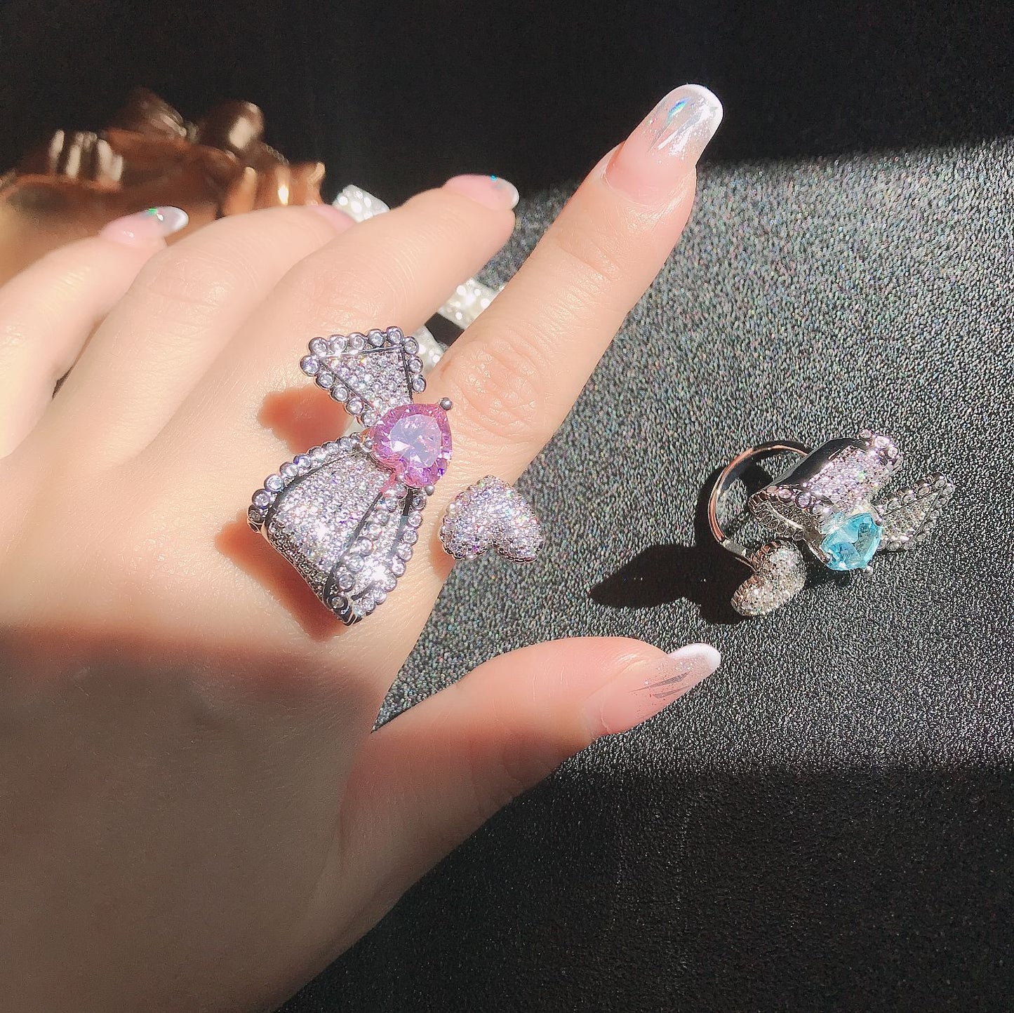 Anello farfalla asimmetrico