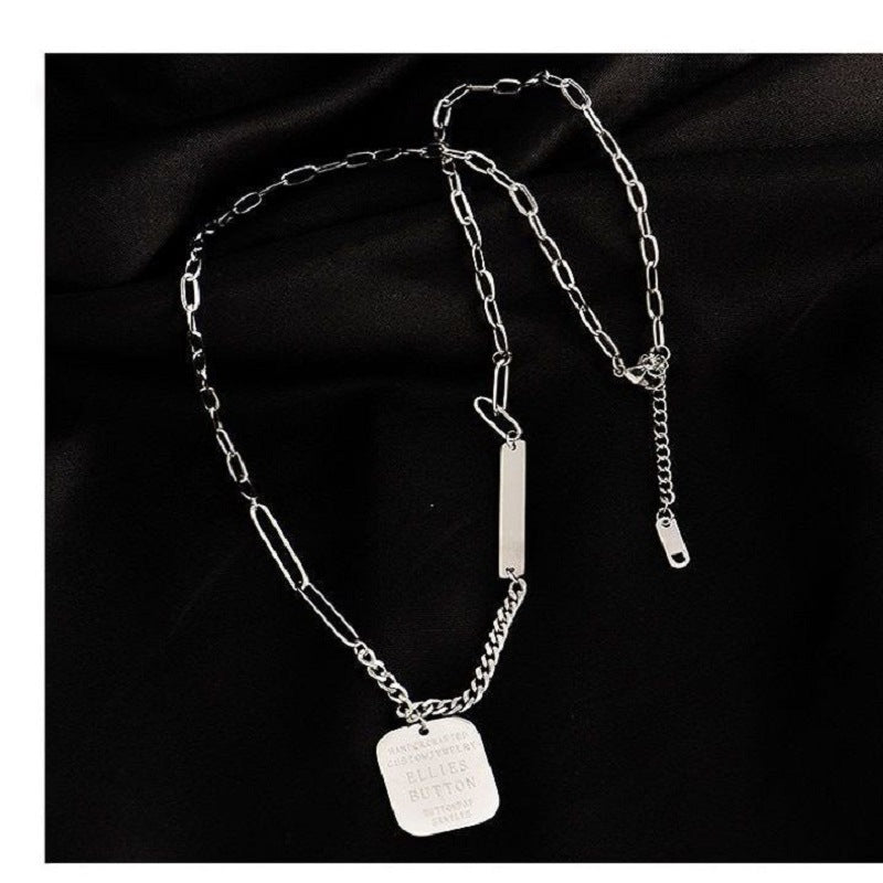 Collana Lettere Piastra Quadrata