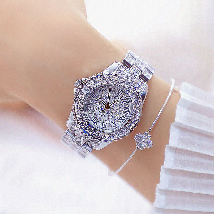 Orologio dorato con cristalli
