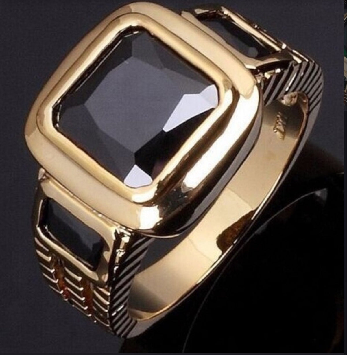 Anello zirconi placcato oro da uomo
