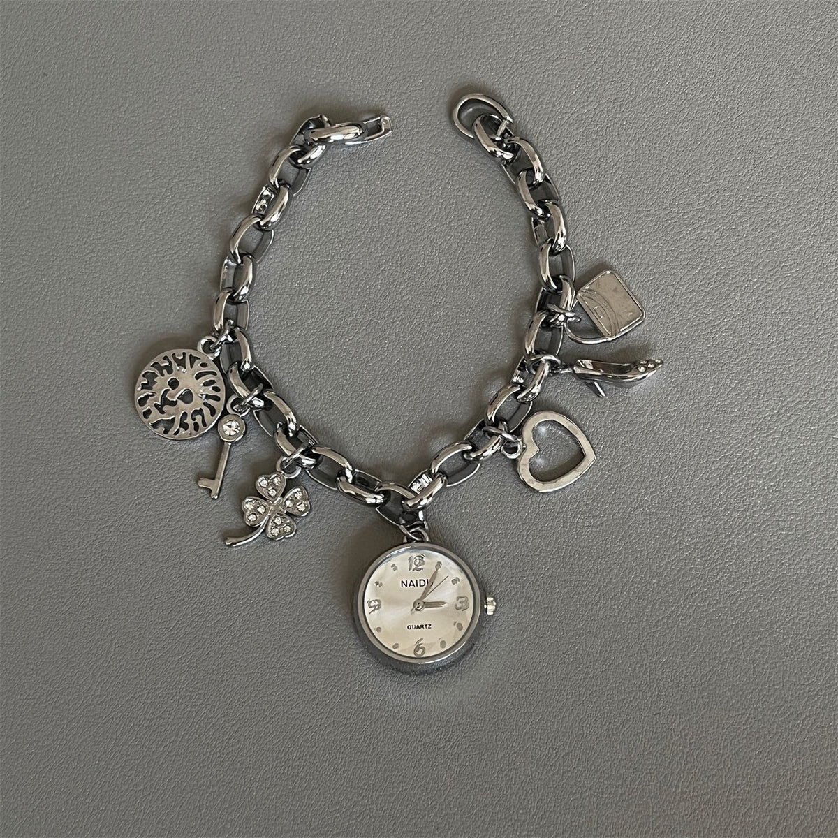 Orologio da donna sottile con diamanti