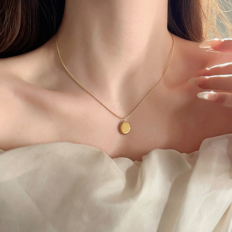 Collana dorata con pendente