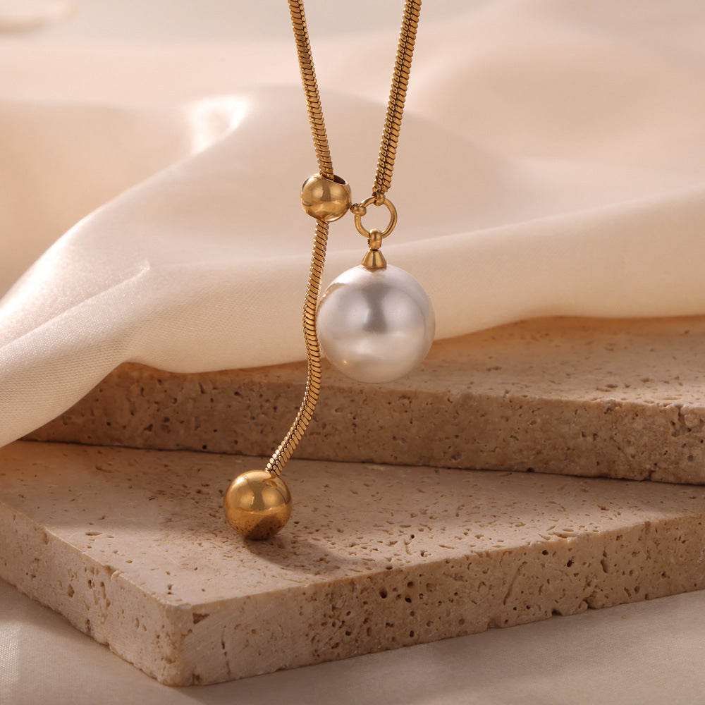 Collana con pendente a nappa