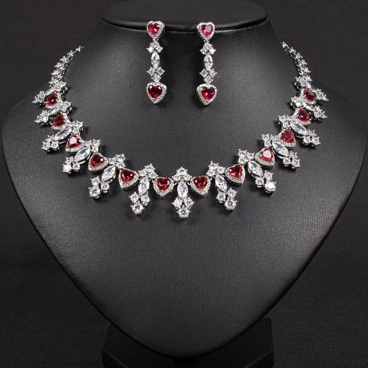 Collana e orecchini da donna