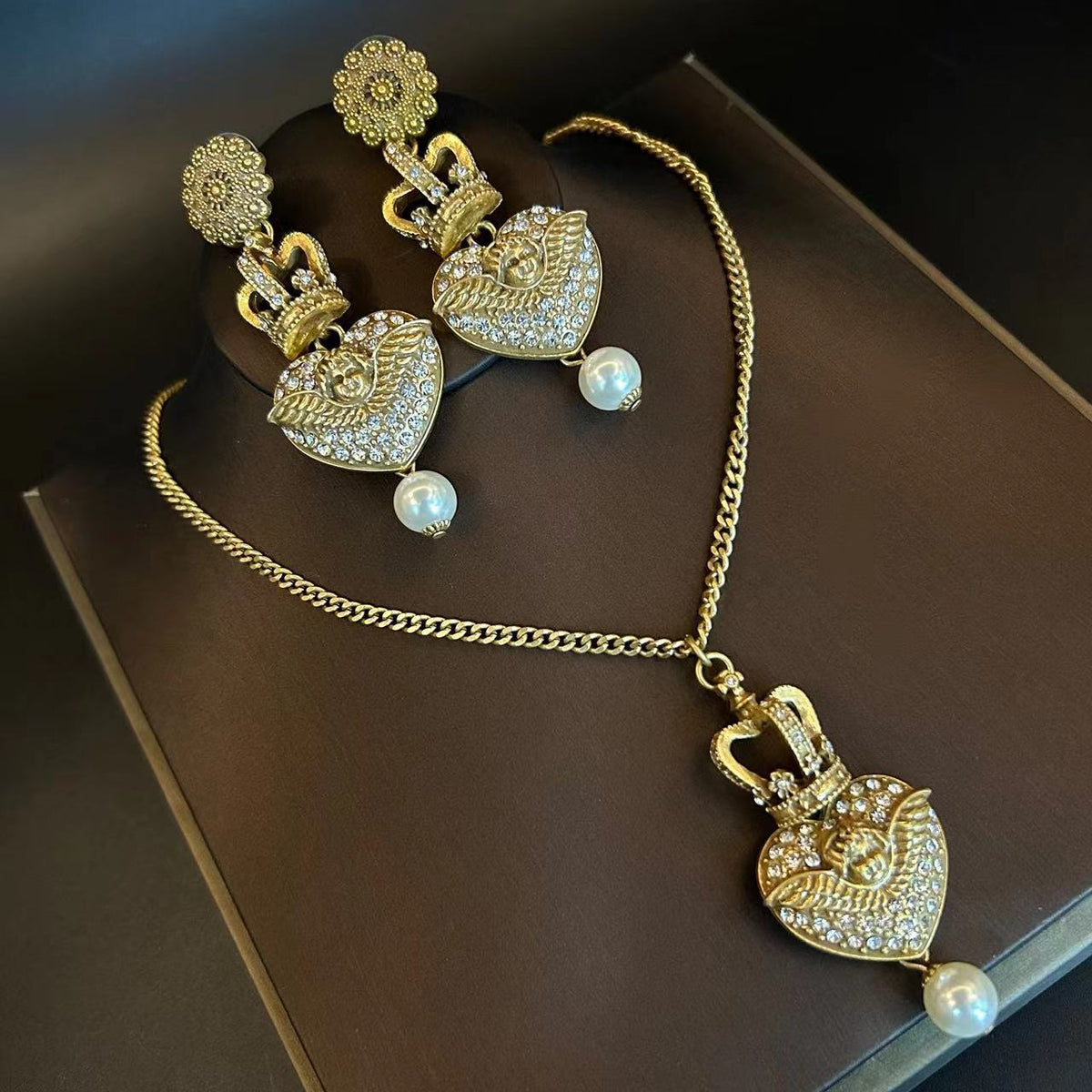 Collana e orecchini Cupido
