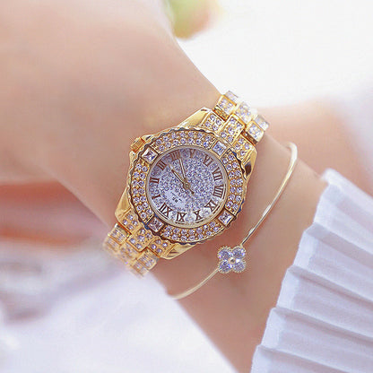 Orologio dorato con cristalli