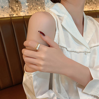 Anello geometrico aperto da donna