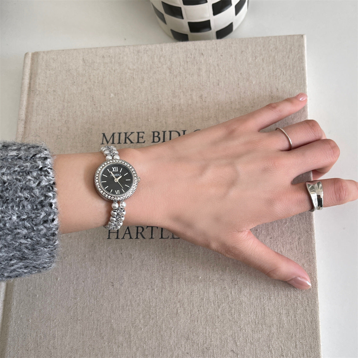 Orologio bracciale con perle classico
