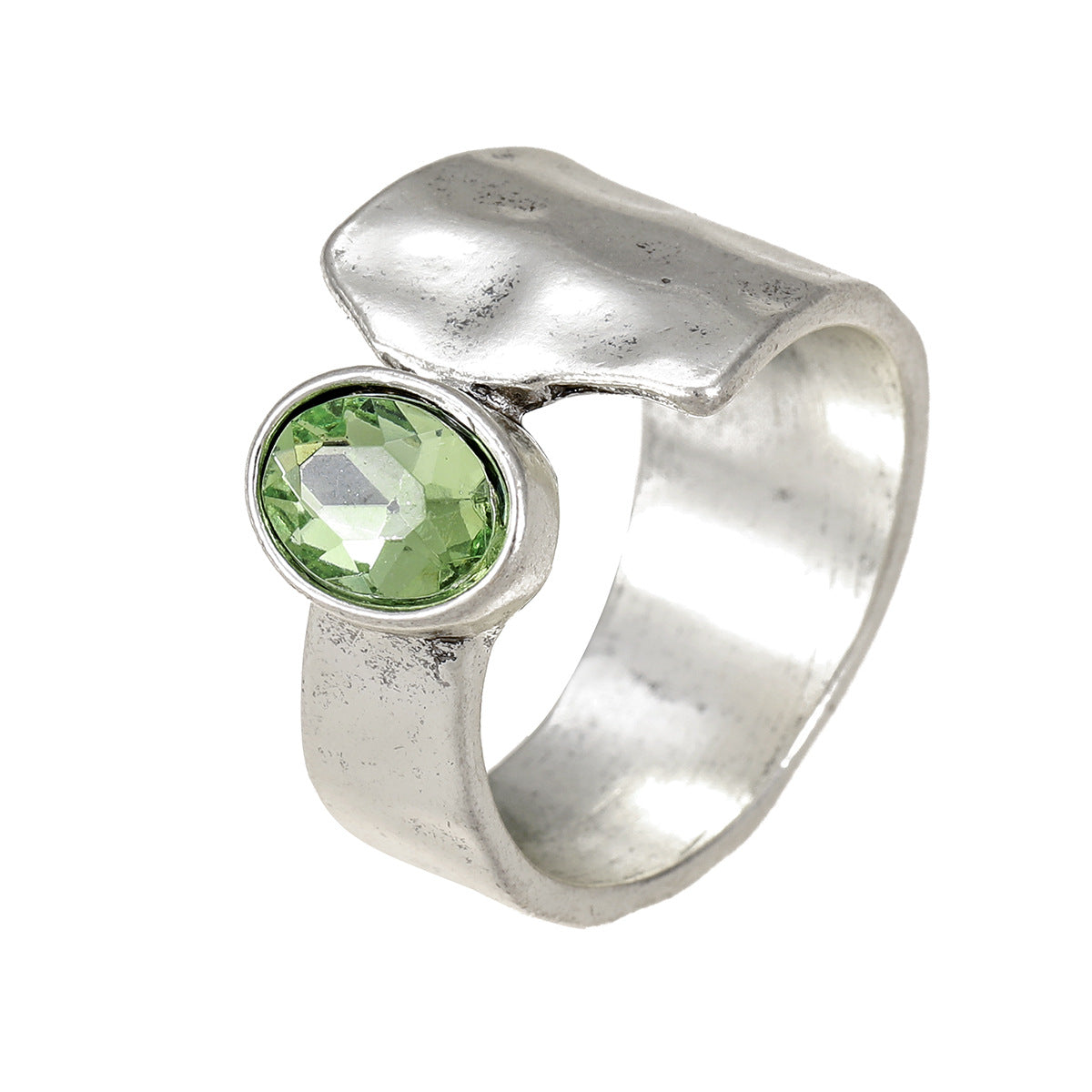 Anello martellato pietra verde