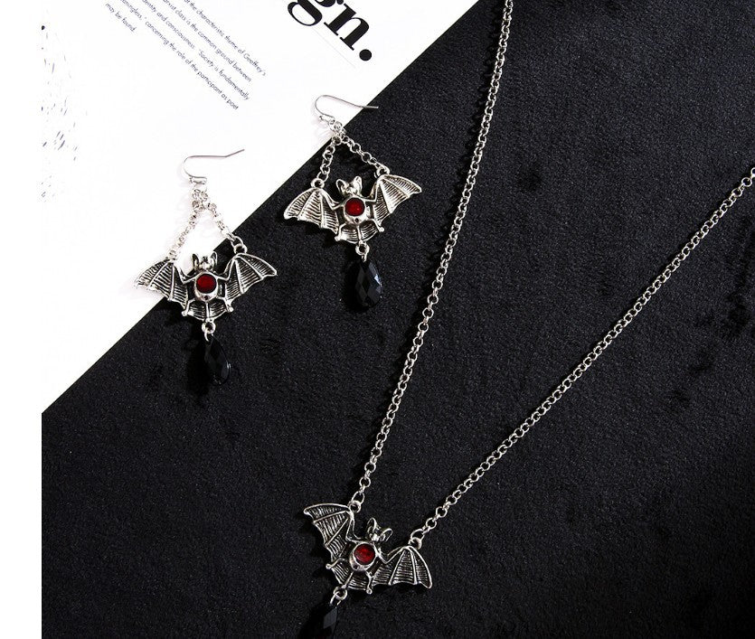 Collana pipistrello nero vistosa