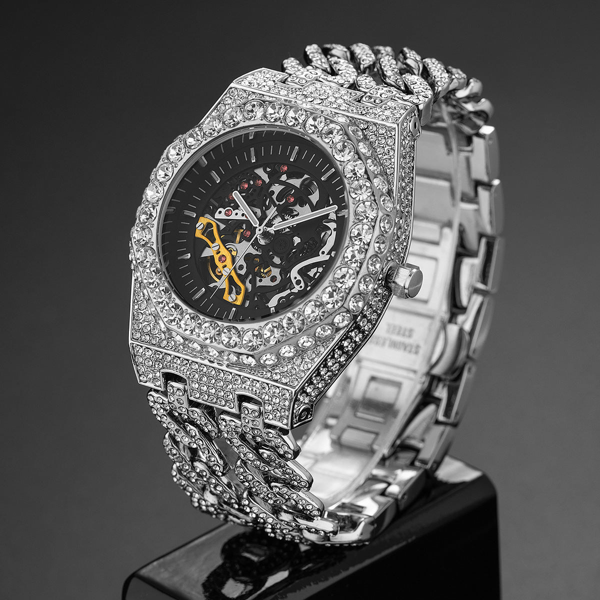 Orologio meccanico con catena