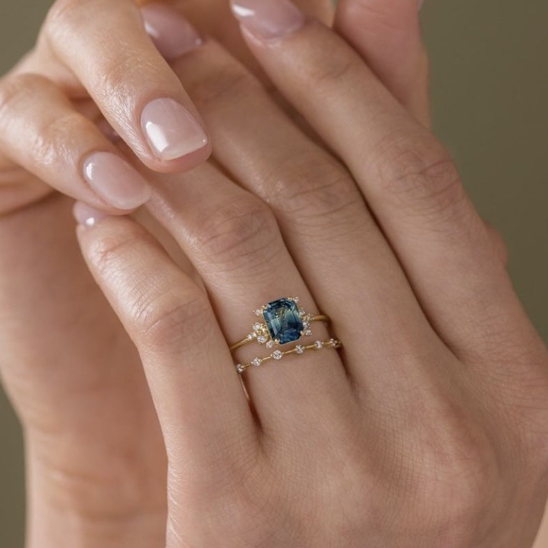 Anello zircone blu scuro
