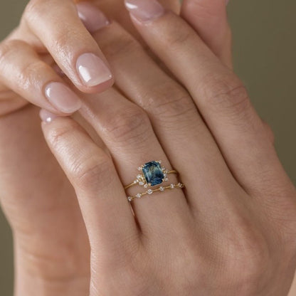 Anello zircone blu scuro