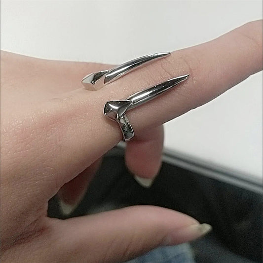 Anello geometrico appuntito