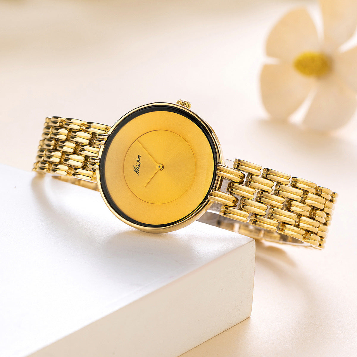 Orologio al quarzo quadrante oro e nero